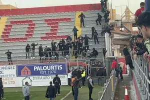 (ΒΙΝΤΕΟ/Φώτος Kerkida) Αποχώρηση με ένταση-Παρέμβαση Αστυνομίας