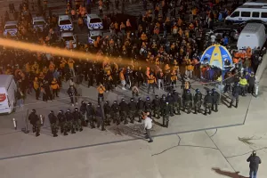 (Φώτος kerkida) ΑΝΤΙΔΡΑΣΗ από τους ΑΠΟΕΛίστες κατά Πρόδρομου Πετρίδη
