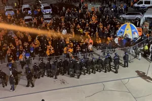 (Φώτος kerkida) ΑΝΤΙΔΡΑΣΗ από τους ΑΠΟΕΛίστες κατά Πρόδρομου Πετρίδη
