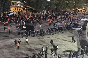 (Φώτος kerkida) ΑΠΟΕΛίστες κατά Πρόδρομου Πετρίδη
