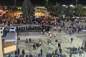 (Φώτος kerkida) ΑΠΟΕΛίστες κατά Πρόδρομου Πετρίδη