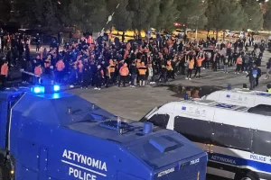 (Φώτος kerkida) ΑΠΟΕΛίστες κατά Πρόδρομου Πετρίδη