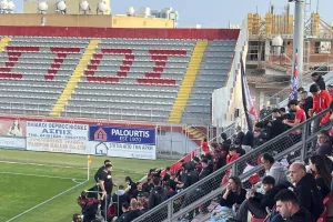 Τρένο με... σπασμένα φρένα η Νέα Σαλαμίνα (Αποτελέσματα)