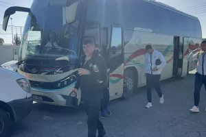 (ΦΩΤΟΣ kerkida) Η άφιξη του ΑΠΟΕΛ 