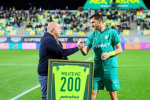 200αρα/ΑΕΚ