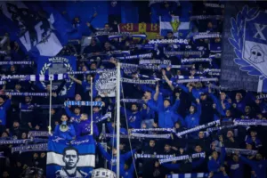 "Αγάπη είναι να είσαι δίπλα της σε μια χρονιά χαμένη"