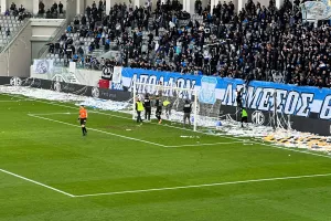 (Βίντεο kerkida) Σόου με χαρτάκια… αλλά διακοπή