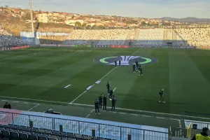 (Φώτος kerkida) Έφτασαν... κουστουμαρισμένοι