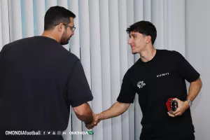 Στιγμή...υπογραφών