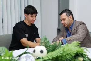 Στιγμή...υπογραφών