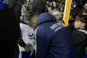 (Φώτος Kerkida) Νίκη και... μαζεμένες υπογραφές!