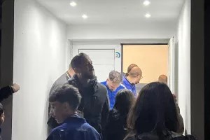 (Φώτος Kerkida) Νίκη και... μαζεμένες υπογραφές!