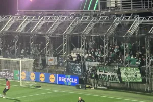 (Βίντεο kerkida) Η ατμόσφαιρα και οι πράσινοι οπαδοί στο… “κλουβί”