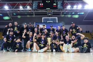 Πρωτάθλημα και... τρεμπλ η ΑΕΛ! (Φώτος)