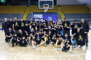 Πρωτάθλημα και... τρεμπλ η ΑΕΛ! (Φώτος)