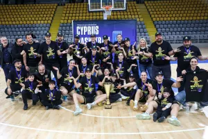 Πρωτάθλημα και... τρεμπλ η ΑΕΛ! (Φώτος)