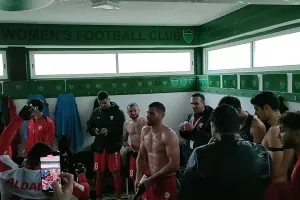 (Βίντεο kerkida) Χαμός... στα αποδυτήρια με σαμπάνιες!