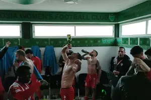 (Βίντεο kerkida) Χαμός... στα αποδυτήρια με σαμπάνιες!