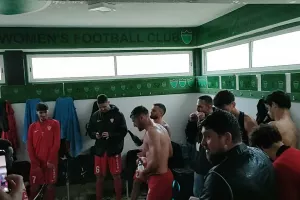 (Βίντεο kerkida) Χαμός... στα αποδυτήρια με σαμπάνιες!