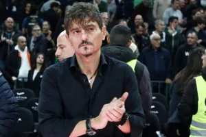"Είναι ώρα να δείξουμε σε όλους τι σημαίνει να φοράς τη βαρύτερη φανέλα"