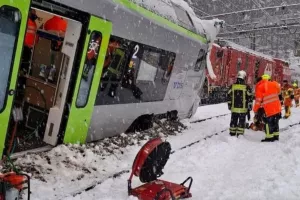 Πέντε τραυματίες από τον εκτροχιασμό αμαξοστοιχίας στις Άλπεις