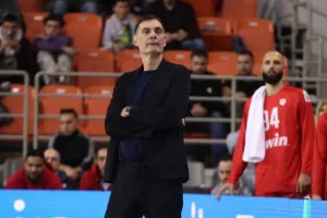 Μπαρτζώκας: "Αμφίβολοι Τζόουνς και Μιλουτίνοφ για τον τελικό"