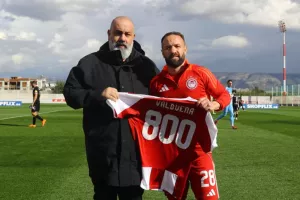 Τιμήθηκε για τα 800 παιχνίδια καριέρας ο Βαλμπουενά