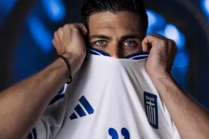 Η νέα εμφάνιση της Εθνικής Ελλάδος... θυμίζει Euro 2004!