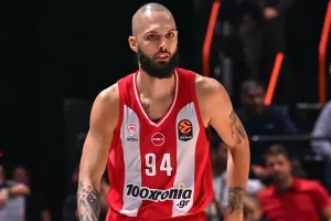 Λύγισε στην παράταση ο Ολυμπιακός