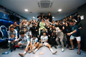 Ακάθεκτος! 