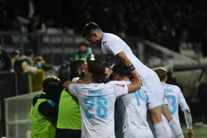 Νίκησε, πριν την Ομόνοια