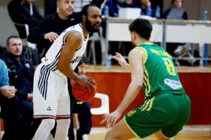 "Αγχωτικό" διπλό και... 16 στα 16 η ΑΕΚ! (Φώτος)