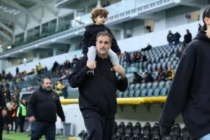 ΔΙΠΛΟ για το ΑΠΟΕΛ που βλέπει... προς τα πάνω! (φώτος)