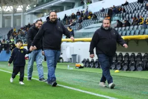 ΔΙΠΛΟ για το ΑΠΟΕΛ που βλέπει... προς τα πάνω! (φώτος)