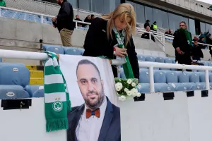 Φανέλες μνήμης για δύο πιστούς Ομονοιάτες