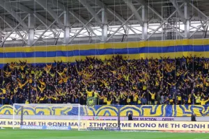 ΔΙΠΛΟ για το ΑΠΟΕΛ που βλέπει... προς τα πάνω! (φώτος)