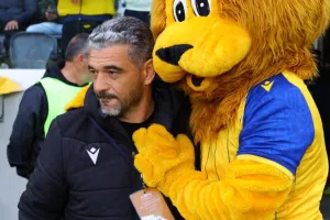 ΔΙΠΛΟ για το ΑΠΟΕΛ που βλέπει... προς τα πάνω! (φώτος)