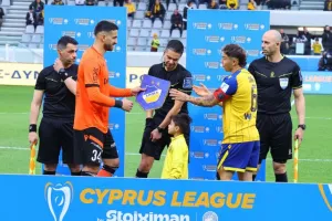 ΔΙΠΛΟ για το ΑΠΟΕΛ που βλέπει... προς τα πάνω! (φώτος)