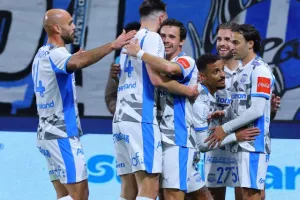 Ντέρμπι και πρόκριση στην παράταση δια ποδός... Τόμας!