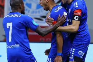 Ντέρμπι και πρόκριση στην παράταση δια ποδός... Τόμας!