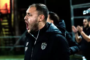 Η κορυφή παραμένει ανοιχτή