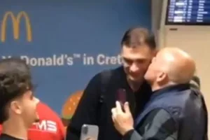 Η άφιξη των «ερυθρόλευκων» στην Κρήτη