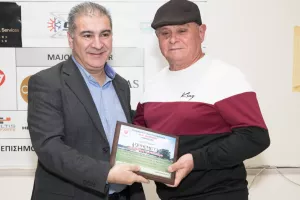 (ΦΩΤΟΣ) Η κοπή βασιλόπιτας των παλαιμάχων της Νέας Σαλαμίνας