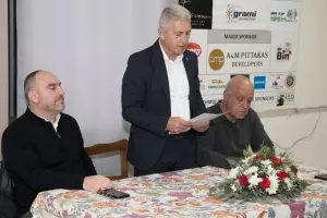 (ΦΩΤΟΣ) Η κοπή βασιλόπιτας των παλαιμάχων της Νέας Σαλαμίνας