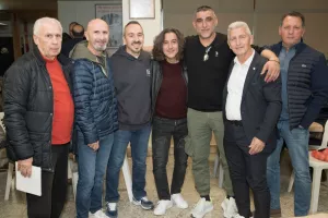 (ΦΩΤΟΣ) Η κοπή βασιλόπιτας των παλαιμάχων της Νέας Σαλαμίνας