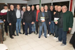(ΦΩΤΟΣ) Η κοπή βασιλόπιτας των παλαιμάχων της Νέας Σαλαμίνας