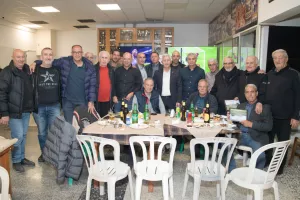 (ΦΩΤΟΣ) Η κοπή βασιλόπιτας των παλαιμάχων της Νέας Σαλαμίνας
