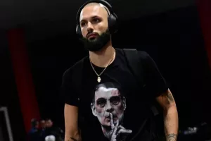Ο Φουρνιέ με μπλούζα Μπαρτζώκα στο ΣΕΦ! (Βίντεο)