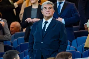 Λαπόρτα: «Οι διαιτητές ευνοούν μια ομάδα που έχει κανάλι για να λέει ότι τη βλάπτει η διαιτησία»