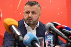 Αιχμές για τη διαιτησία από τον πρόεδρο του Ερυθρού Αστέρα